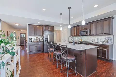 Kitchen - 3325 Echo Point Ct, Hamilton, OH 45013 photo 4 of 5