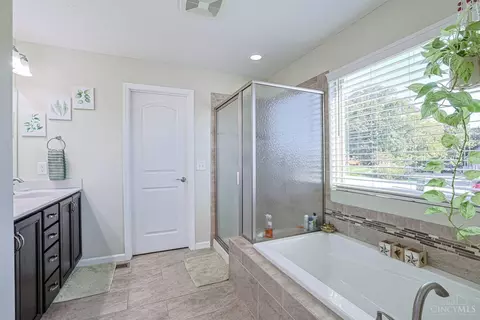 Bath - 3325 Echo Point Ct, Hamilton, OH 45013 photo 1 of 5