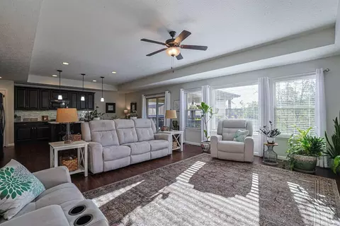 Living - 3325 Echo Point Ct, Hamilton, OH 45013 photo 2 of 4