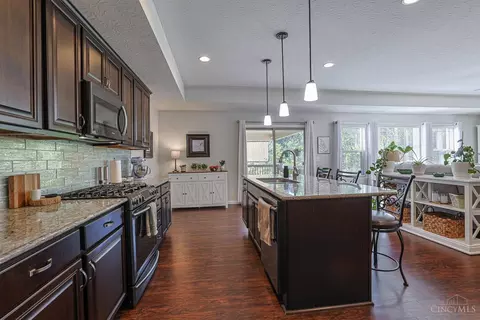 Kitchen - 3325 Echo Point Ct, Hamilton, OH 45013 photo 2 of 5