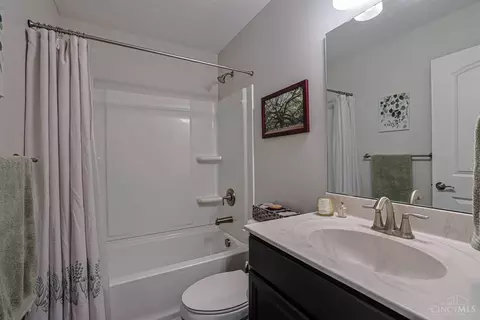 Bath - 3325 Echo Point Ct, Hamilton, OH 45013 photo 4 of 5