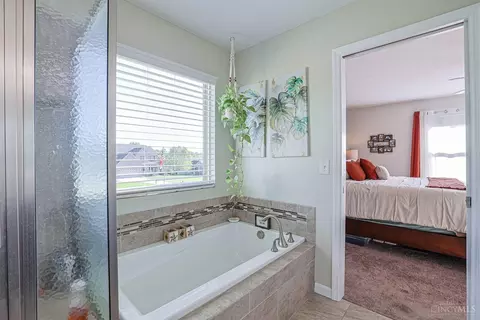 Bath - 3325 Echo Point Ct, Hamilton, OH 45013 photo 3 of 5