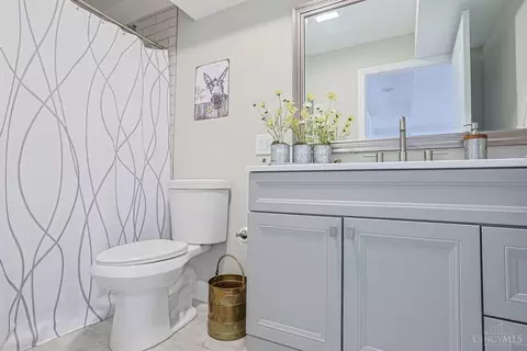 Bath - 3325 Echo Point Ct, Hamilton, OH 45013 photo 5 of 5