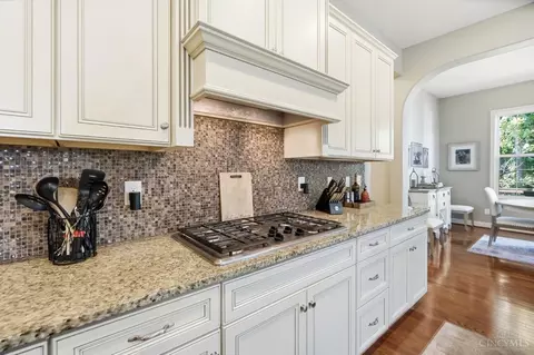 Kitchen - 5127 Oak Brook Dr, Cincinnati, OH 45244 photo 5 of 10
