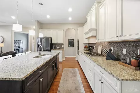 Kitchen - 5127 Oak Brook Dr, Cincinnati, OH 45244 photo 3 of 10