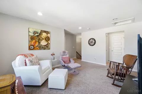Entry Way - 5127 Oak Brook Dr, Cincinnati, OH 45244 photo 8 of 10