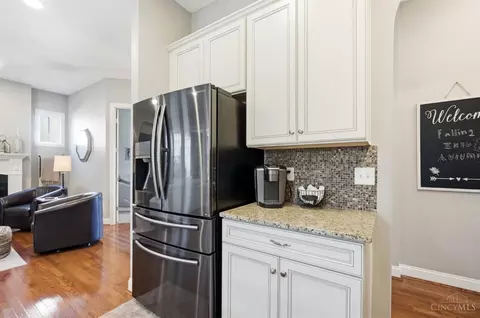 Kitchen - 5127 Oak Brook Dr, Cincinnati, OH 45244 photo 9 of 10