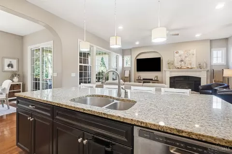 Kitchen - 5127 Oak Brook Dr, Cincinnati, OH 45244 photo 7 of 10
