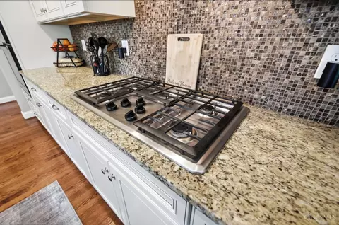 Kitchen - 5127 Oak Brook Dr, Cincinnati, OH 45244 photo 6 of 10