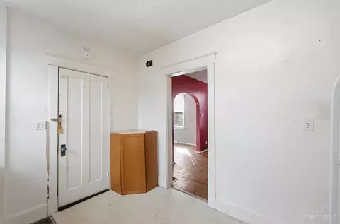 Entry Way - 1013 Rapid Ave, Cincinnati, OH 45205 photo 2 of 7