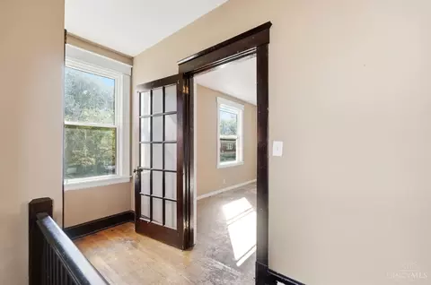 Entry Way - 1013 Rapid Ave, Cincinnati, OH 45205 photo 6 of 7