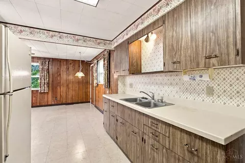 Kitchen - 5745 Glow Ct, Cincinnati, OH 45238 photo 6 of 7