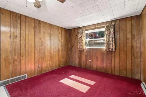Bedroom - 5745 Glow Ct, Cincinnati, OH 45238 photo 5 of 10