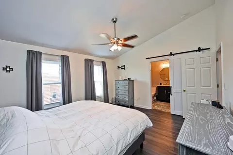 Bedroom - 1015 Cutter St, Cincinnati, OH 45202 photo 2 of 4