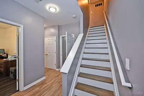 Entry Way - 1015 Cutter St, Cincinnati, OH 45202 photo 3 of 6