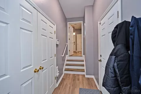 Entry Way - 1015 Cutter St, Cincinnati, OH 45202 photo 2 of 6