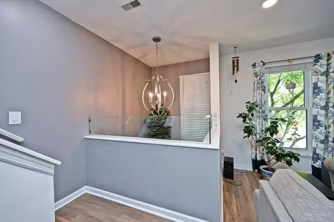 Entry Way - 1015 Cutter St, Cincinnati, OH 45202 photo 5 of 6