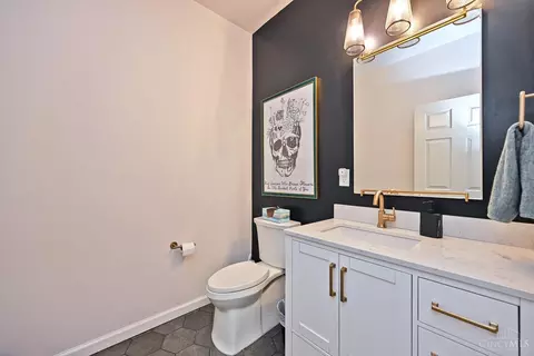 Bath - 1015 Cutter St, Cincinnati, OH 45202 photo 2 of 6