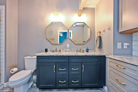 Bath - 1015 Cutter St, Cincinnati, OH 45202 photo 3 of 6