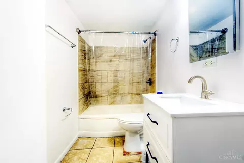 Bath - 191 Carmen Ave, Hamilton, OH 45013 photo 1 of 2