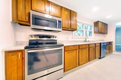 Kitchen - 191 Carmen Ave, Hamilton, OH 45013 photo 2 of 2