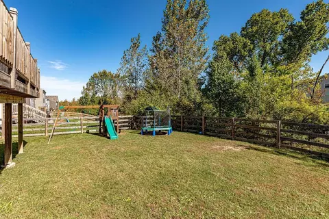 Exterior - 2148 Pine Valley Dr, Hamilton, OH 45013 photo 7 of 7