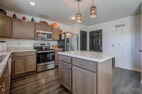 Kitchen - 2148 Pine Valley Dr, Hamilton, OH 45013 photo 3 of 4