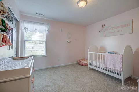 Bedroom - 2148 Pine Valley Dr, Hamilton, OH 45013 photo 5 of 8