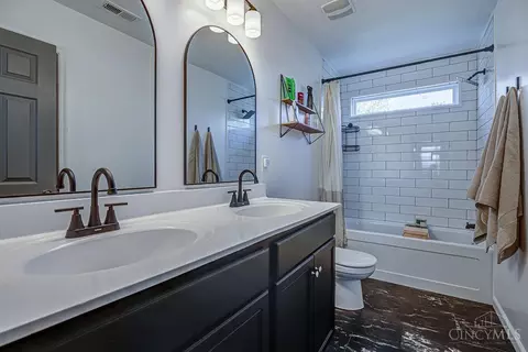 Bath - 2148 Pine Valley Dr, Hamilton, OH 45013 photo 1 of 2