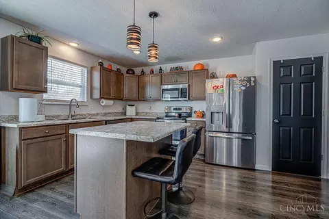 Kitchen - 2148 Pine Valley Dr, Hamilton, OH 45013 photo 4 of 4