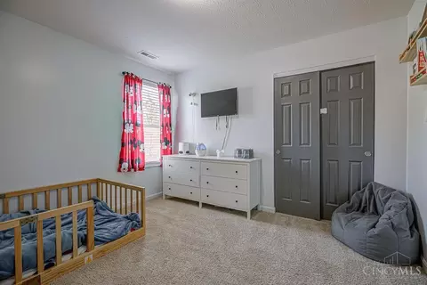Bedroom - 2148 Pine Valley Dr, Hamilton, OH 45013 photo 4 of 8