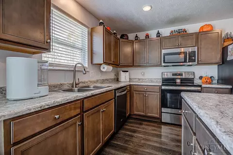 Kitchen - 2148 Pine Valley Dr, Hamilton, OH 45013 photo 1 of 4