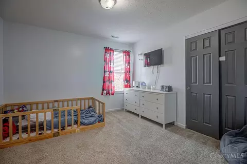 Bedroom - 2148 Pine Valley Dr, Hamilton, OH 45013 photo 3 of 8