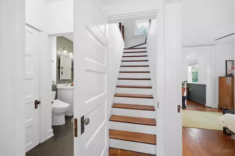 Entry Way - 4216 Tower Ave, Saint Bernard, OH 45217 photo 4 of 6