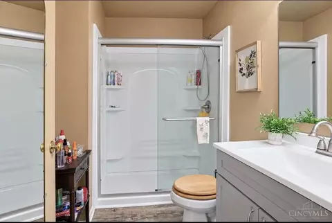 Bath - 1056 Crisfield Dr, Cincinnati, OH 45245 photo 2 of 5