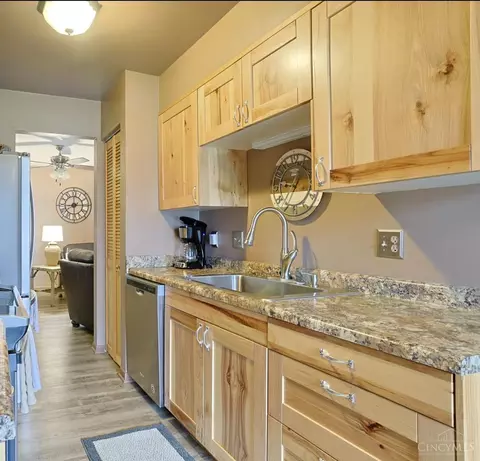 Kitchen - 1056 Crisfield Dr, Cincinnati, OH 45245 photo 2 of 3
