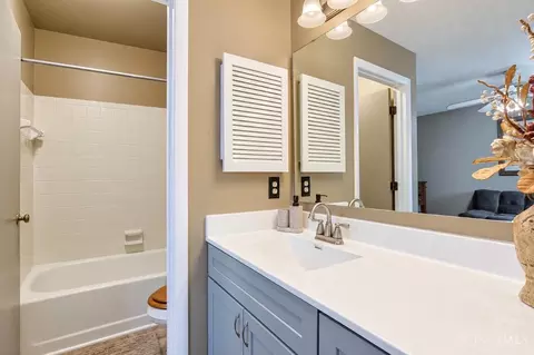 Bath - 1056 Crisfield Dr, Cincinnati, OH 45245 photo 3 of 5