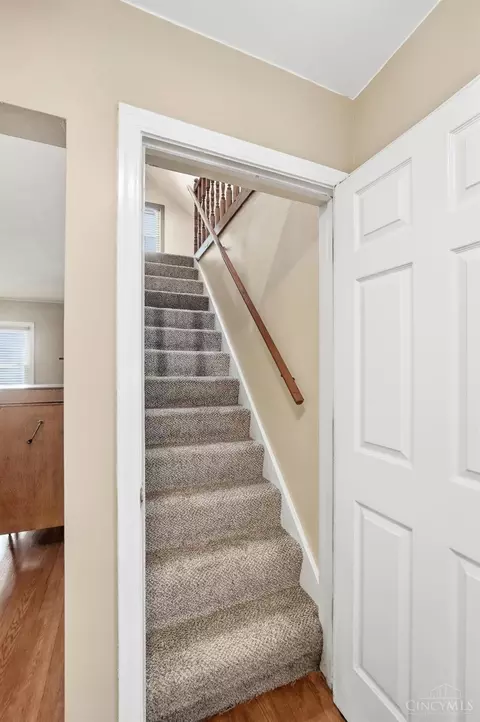 Entry Way - 6796 Warder Dr, Cincinnati, OH 45224 photo 2 of 4