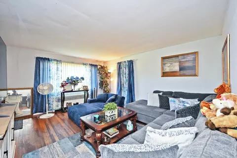 Living - 9494 Reading Rd, Reading, OH 45215 photo 2 of 4