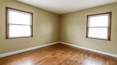 Bedroom - 6815 Hampton Dr, Silverton, OH 45236 photo 2 of 5