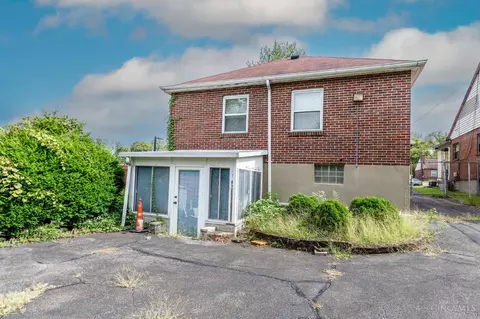Exterior - 6815 Hampton Dr, Silverton, OH 45236 photo 5 of 5