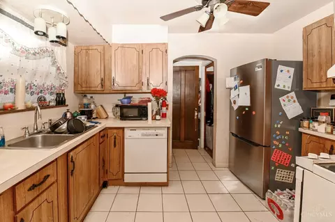 Kitchen - 6815 Hampton Dr, Silverton, OH 45236 photo 1 of 5