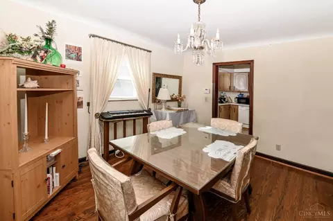 Dining - 6815 Hampton Dr, Silverton, OH 45236 photo 3 of 3