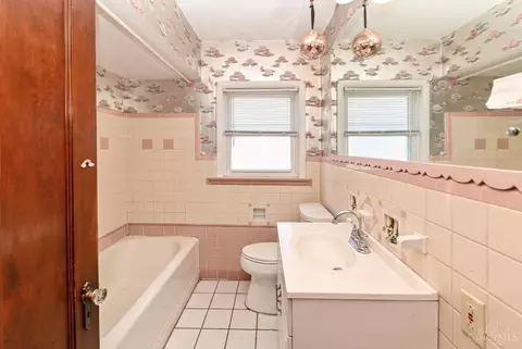 Bath - 6815 Hampton Dr, Silverton, OH 45236 photo 1 of 3