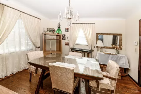 Dining - 6815 Hampton Dr, Silverton, OH 45236 photo 1 of 3