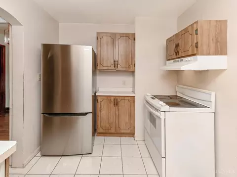 Kitchen - 6815 Hampton Dr, Silverton, OH 45236 photo 5 of 5