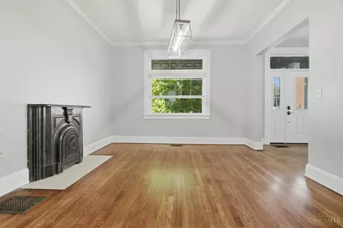 Living - 1333 Myrtle, Cincinnati, OH 45206 photo 2 of 6