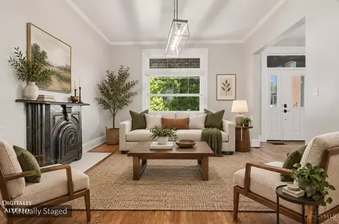 Living - 1333 Myrtle Ave, Cincinnati, OH 45206 photo 2 of 5