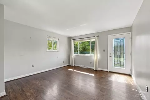 Living - 2585 Honeyhill Ct, Reading, OH 45236 photo 2 of 11