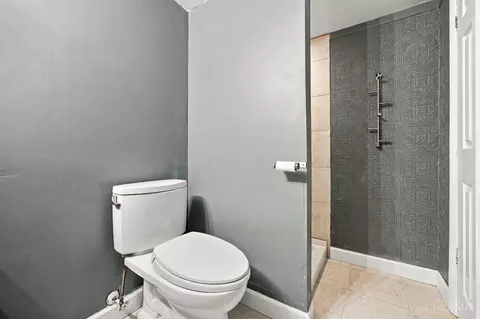 Bath - 2585 Honeyhill Ct, Reading, OH 45236 photo 5 of 6